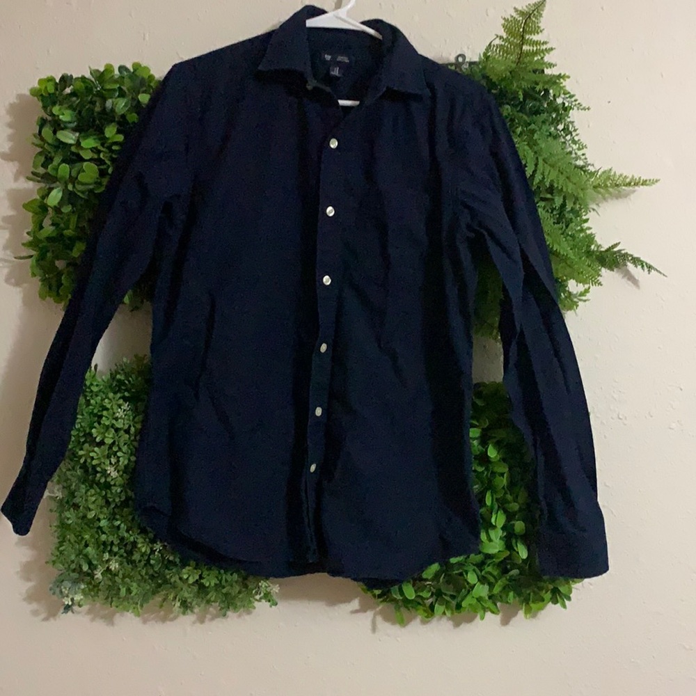 GAP blue long-sleeved button up shirt. Men’s Med.